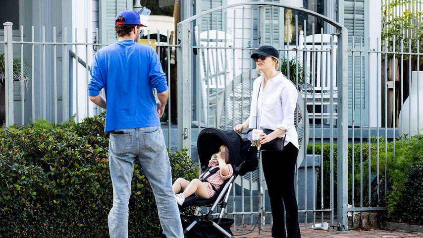 Dave McCary mit seiner Frau Emma Stone und der gemeinsamen Tochter