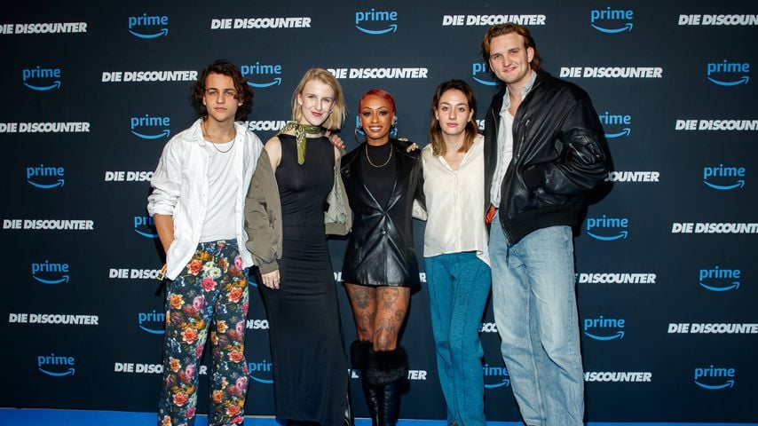 David Ali Rashed, Klara Lange, Nura Habib Omer, Marie Bloching und Ludger Bökelmann bei der Premiere von Die Discounter Staffel 3 in Berlin
