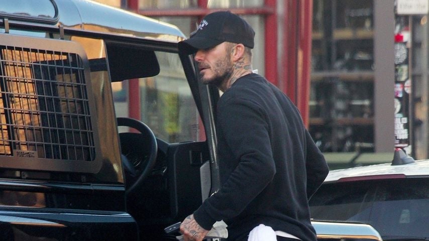 David Beckham mit seinem Land Rover Defender