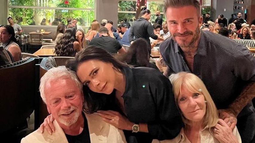 Mit David: Victoria Beckham teilt rares Foto ihrer Eltern