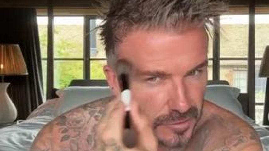 David Beckham gibt auf Victorias Kanal den Beauty-Influencer