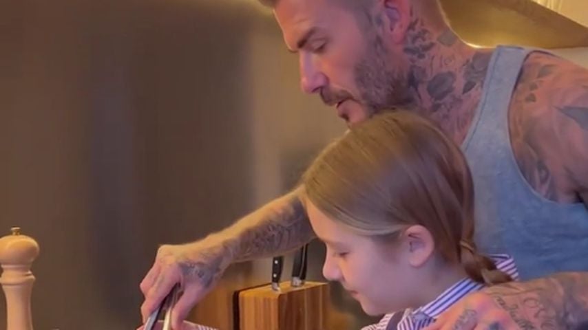 Früh übt sich! David Beckham bringt Harper das Kochen bei