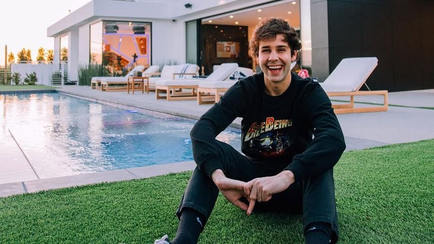 YouTube-Star David Dobrik vor seinem Luxushaus