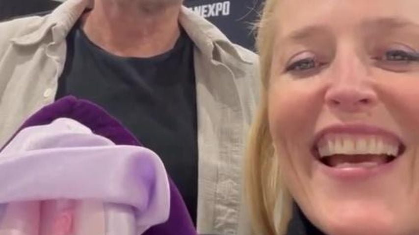 Gillian Anderson bringt Kumpel David Duchovny zum Erröten