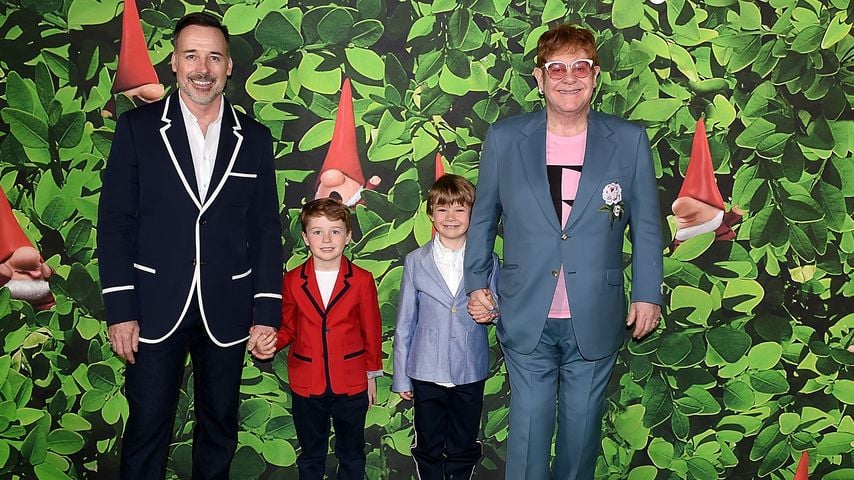 David Furnish und Elton John mit ihren Söhnen Elijah und Zachary