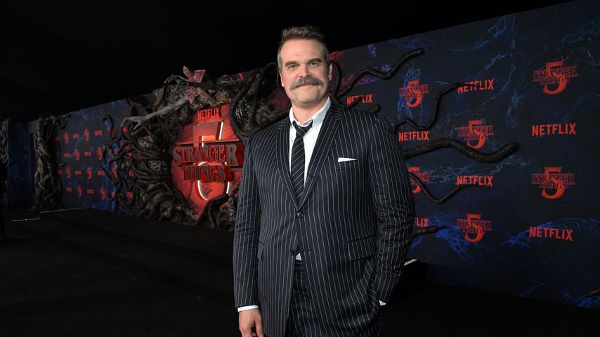 Mobbing-Vorwürfe von Millie? David Harbour äußert sich dazu