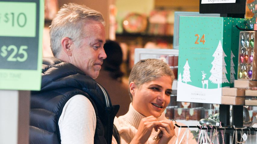 Gut gelaunt: Selma Blair strahlt beim Weihnachtsshopping