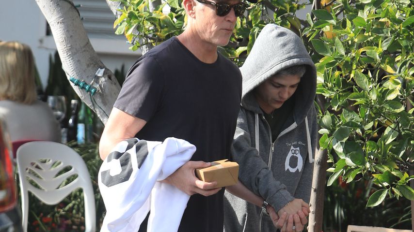 MS-kranke Selma Blair wird von ihrem Freund in L.A. gestützt