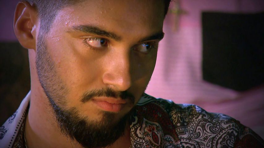 Davide beim "Temptation Island"-Lagerfeuer