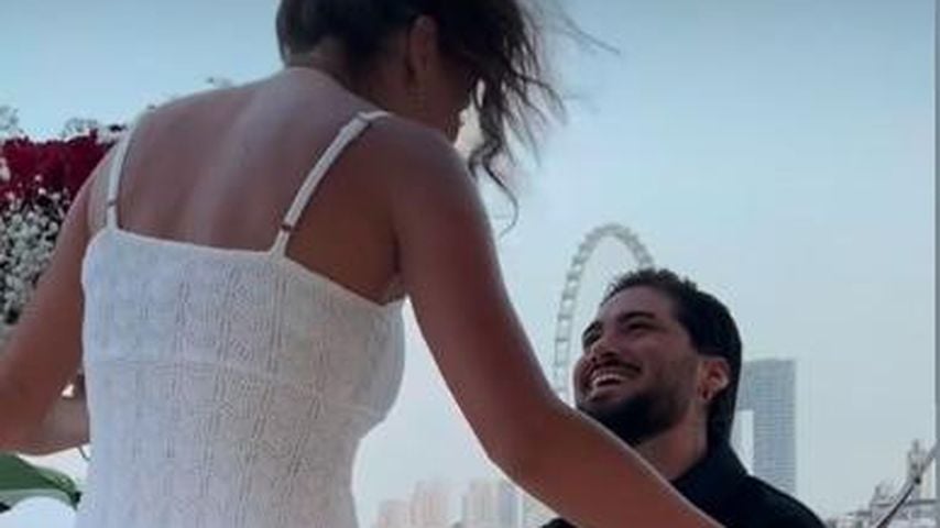 Davide Tolone macht Siria Campanozzi einen Antrag