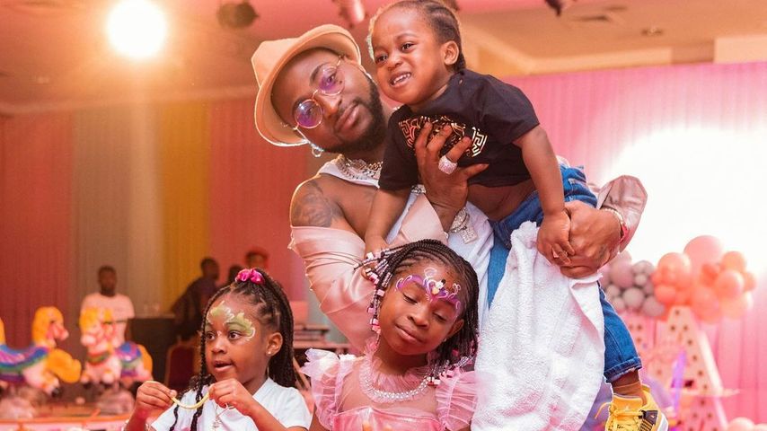 Sänger Davido mit seiner Familie