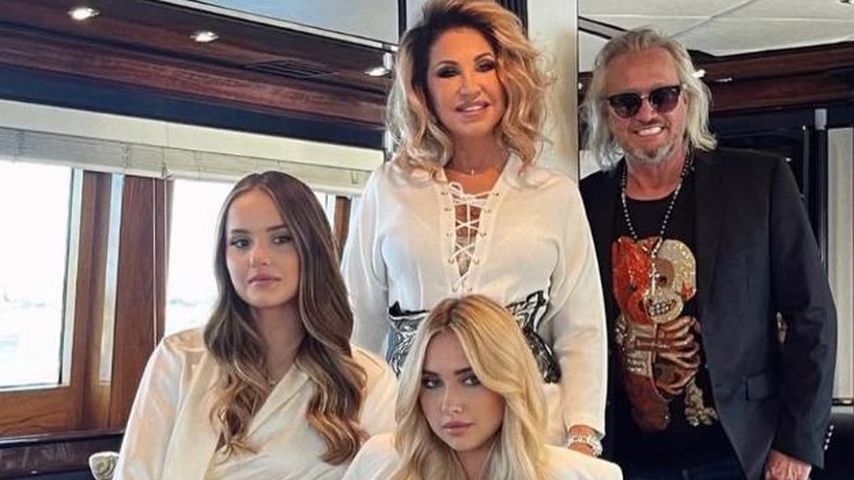 Davina Geiss, Shania Geiss, Carmen Geiss und Robert Geiss im Mai 2023