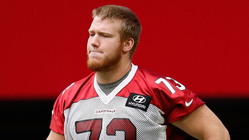 Josh Mauro trifft zum Training Camp der Arizona Cardinals im University of Phoenix Stadium ein, 1. August 2015