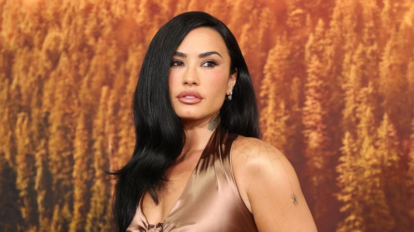 Auf Jetski: Demi Lovato heizt den Fans im String-Bikini ein