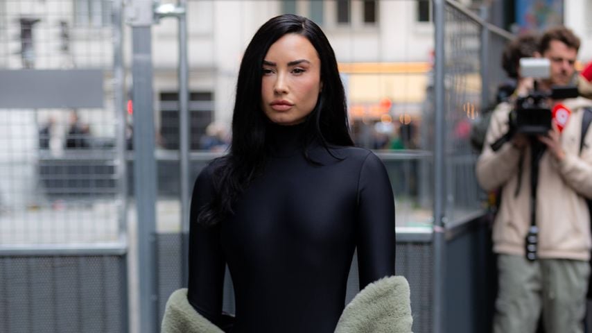 Ein Hauch von Nichts: Demi Lovato nur im hautengen Einteiler