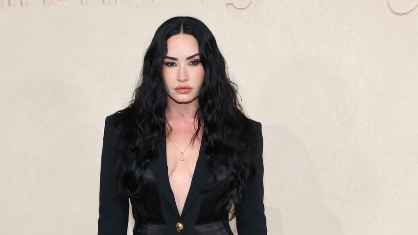 Demi Lovato besucht die erste Gala von Airbnb.org in den Milk Studios in Los Angeles