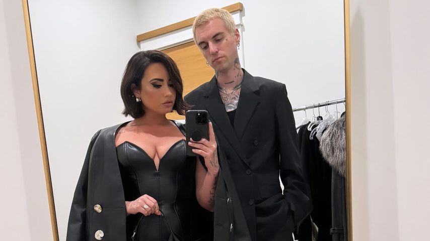 Demi Lovato posiert mit ihrem Jute$ im coolen Partnerlook!