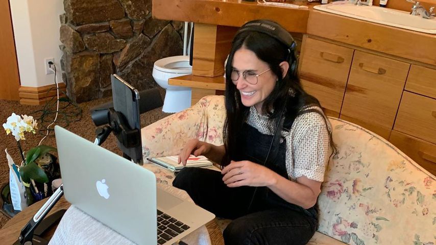 Demi Moore in ihrem Badezimmer