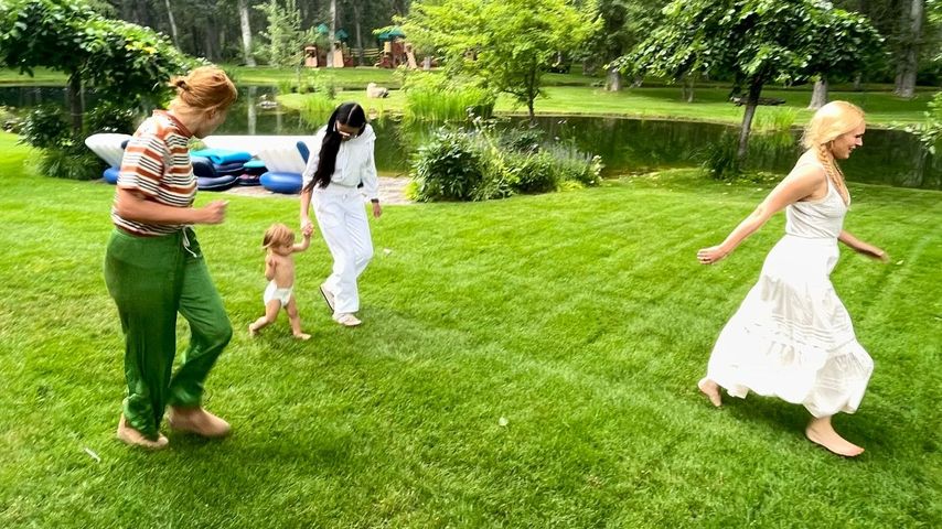 Demi Moore mit ihren Töchtern und ihrer Enkelin im Sommer 2024