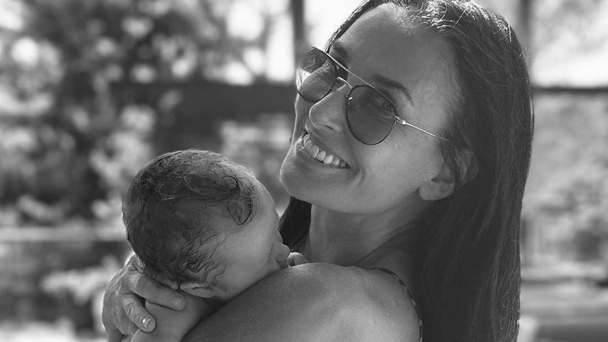 Demi Moore mit ihrer Enkelin im Mai 2023