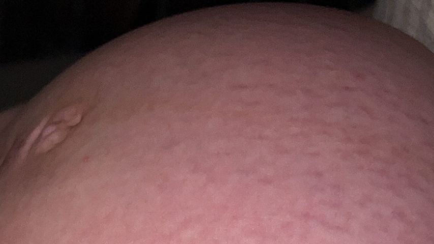 Denise Mskis Babybauch im November 2022