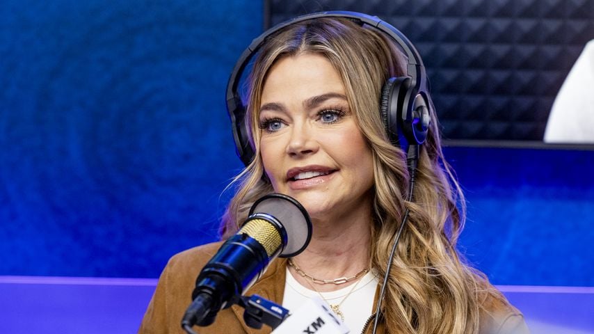 Denise Richards zu Gast in der Jeff-Lewis-Show, 2024