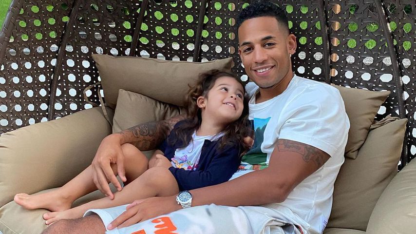 Dennis Aogo mit seiner Tochter Payten im Juni 2020