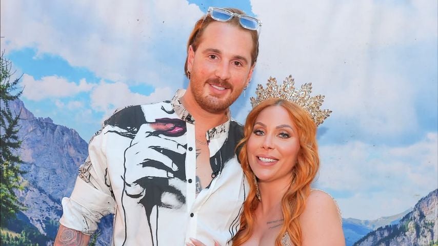 Dennis Lodi und Tara Tabitha bei der Premiere von "Tara & Dennis - der Hofnarr liebt die Queen"