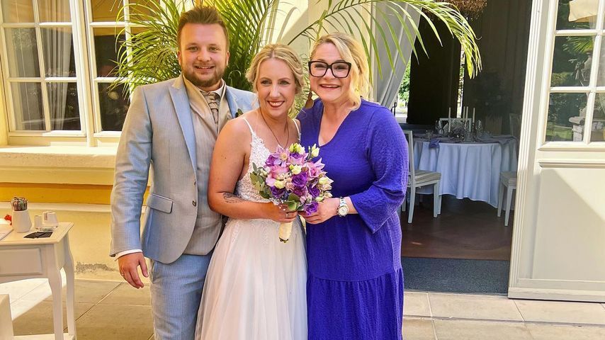 Dennis, Natascha und "Hochzeit auf den ersten Blick"-Expertin Dr. Sandra Köhldorfer