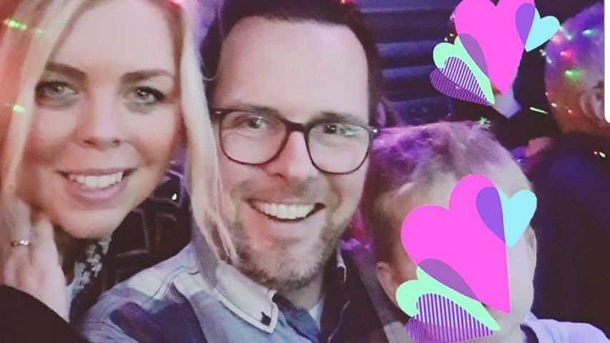 Dennis Pohlen zusammen mit seiner Frau und ihrem gemeinsamen Sohn