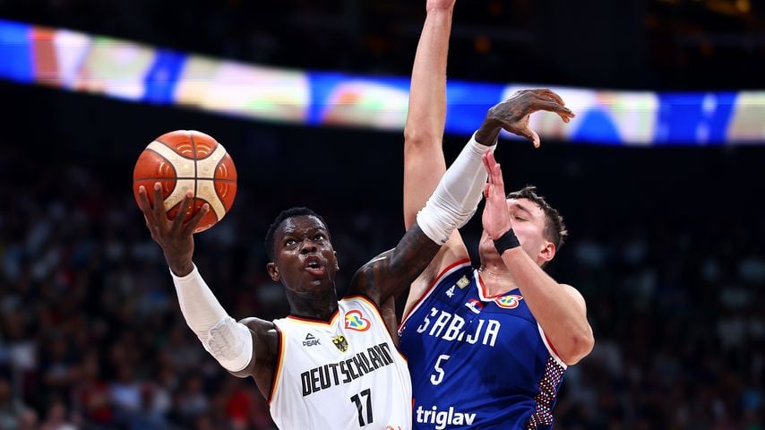 Dennis Schröder (links) im Finale der Basketball-WM 2023