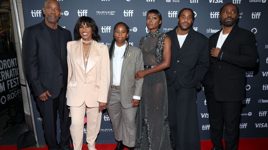 Denzel Washington mit seiner Familie bei der Premiere von "The Piano Lesson"