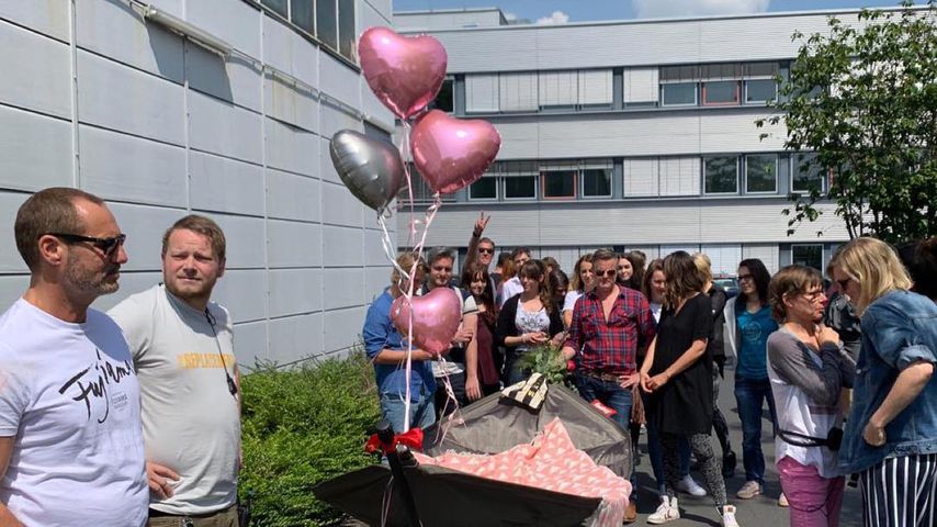 Der "Alles was zählt"-Cast verabschiedet Ania Niedieck in die Baby-Pause