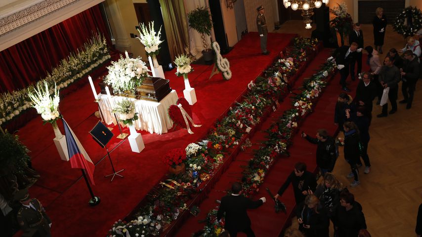 Der aufgebahrte Sarg von Karel Gott (†80) im Sophienpalais in Prag, 2019