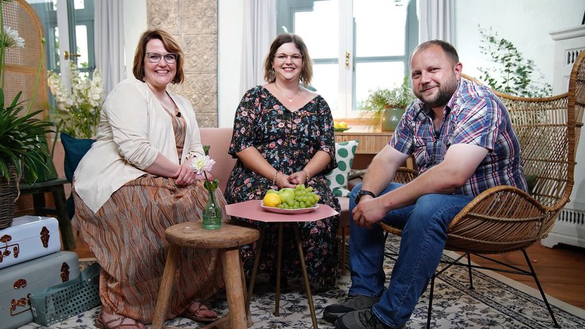Der "Bauer sucht Frau"-Kandidat Mike mit seinen Bewerberinnen Michaela und Sandra