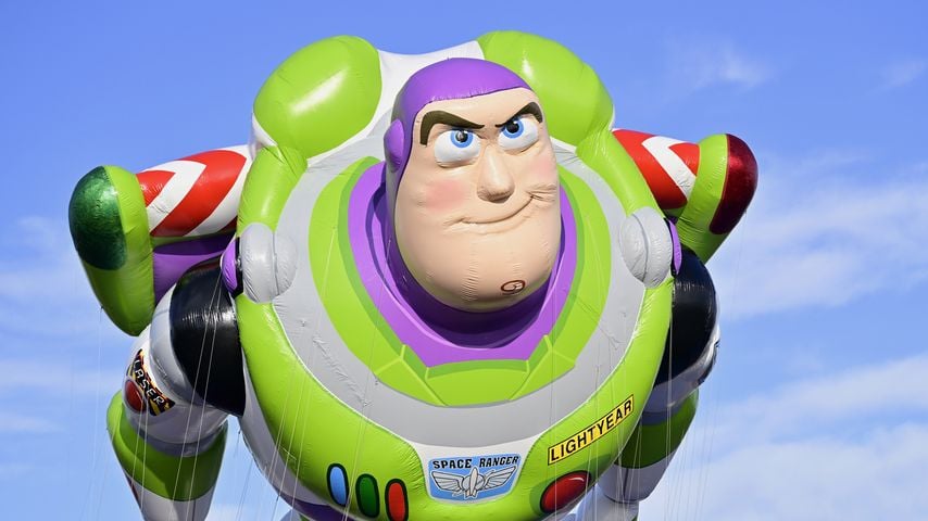 Buzz Lightyear absolviert einen Testflug beim Macy's Thanksgiving Day Parade Balloonfest in East Rutherford, New Jersey