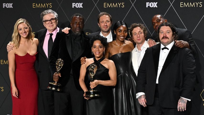 Der Cast der Komödie "The Bear" bei der 75. Verleihung der Emmy Awards