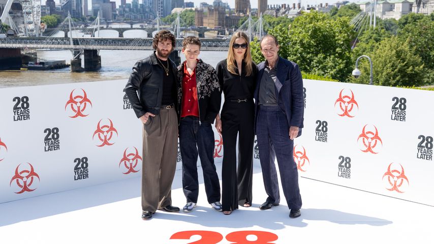 Der Cast von "28 Years Later": Aaron Taylor-Johnson, Alfie Williams, Jodie Comer und Ralph Fiennes
