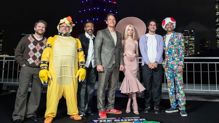 Der Cast von "Der Super Mario Galaxy Film" beim Photocall in Tokio