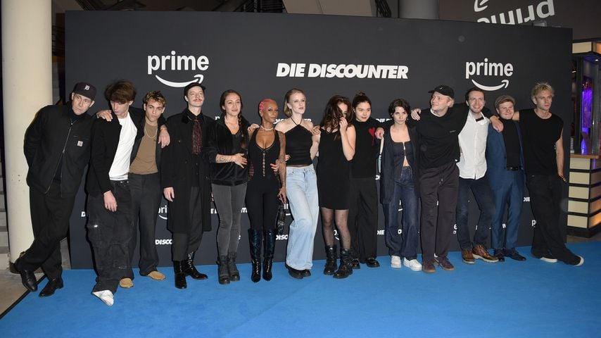 Der Cast von "Die Discounter" bei der Premiere der vierten Staffel, November 2024