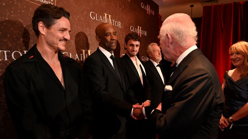 König Charles begrüßt Pedro Pascal, Denzel Washington, Paul Mescal und Ridley Scott