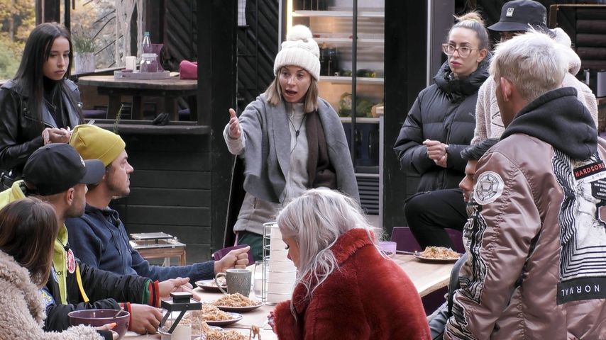 Der "#CoupleChallenge"-Cast in Folge vier