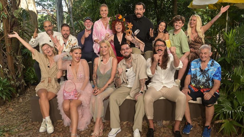Der Dschungelcamp-Cast 2024 mit den Moderatoren