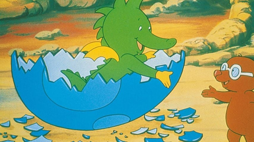 Tabaluga schlüpft aus dem Ei und trifft auf den Maulwurf aus der Serie "Tabaluga"