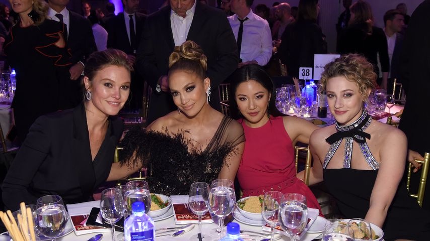Julia Stiles, Jennifer Lopez, Constance Wu und Lili Reinhart 2019 in New York