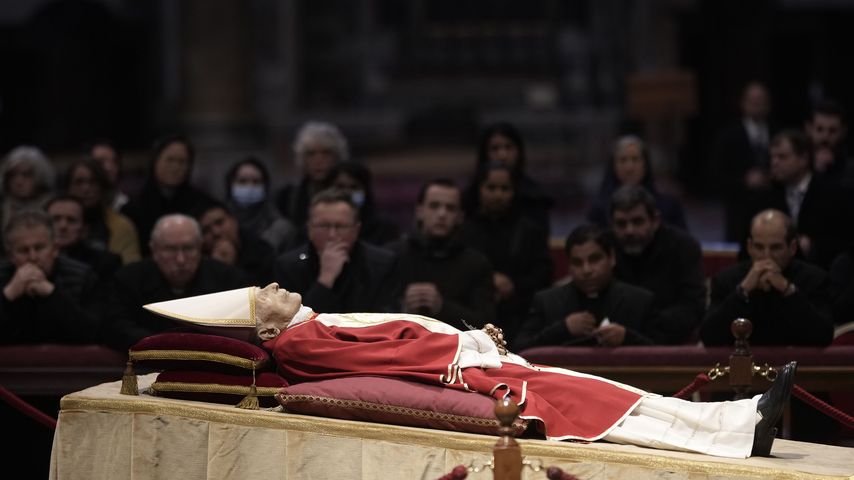 Der Leichnam von Papst Benedikt XVI