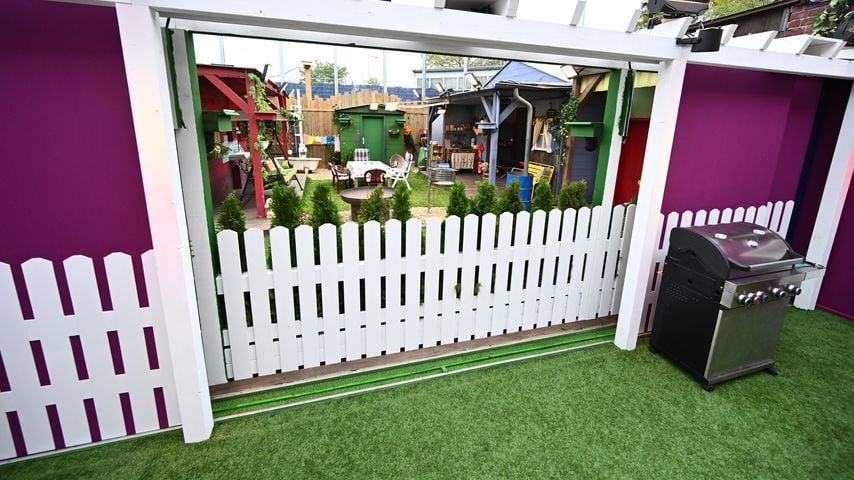 Der Promi-BB-Gartenzaun verbindet die zwei Bereiche, 2026