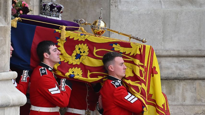 Der Sarg der Queen vor der Westminster Abbey
