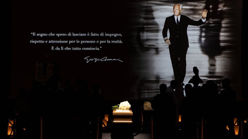 Im Armani/Teatro nehmen die Menschen Abschied von Giorgio Armani