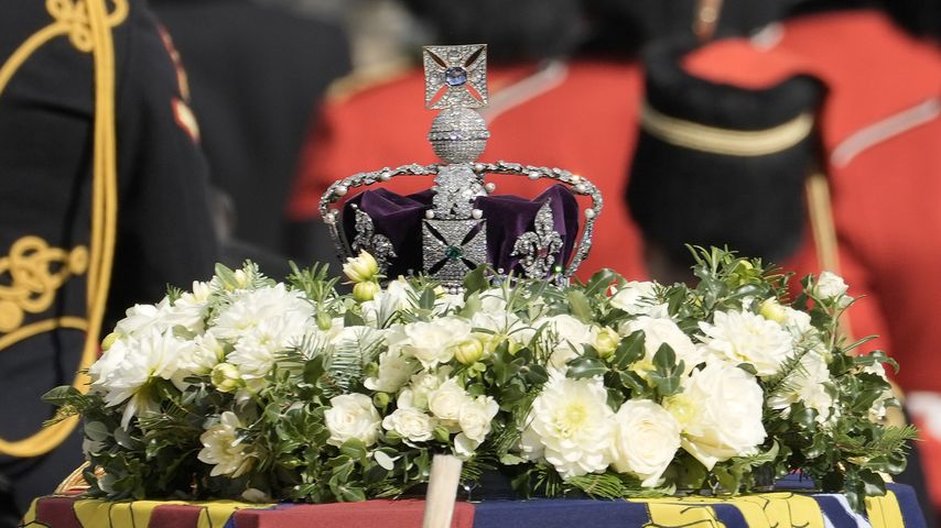 Der Schmuck auf dem Sarg der Queen
